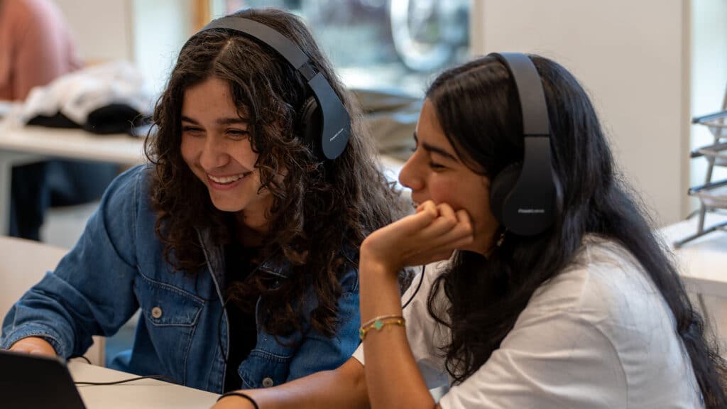 Deelnemers hebben plezier door de Workshop Dj Skills