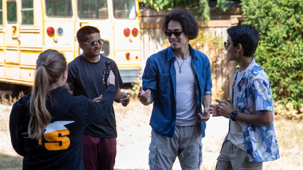 Deelnemers acteren tijdens het Film Maken Kinderfeestje.