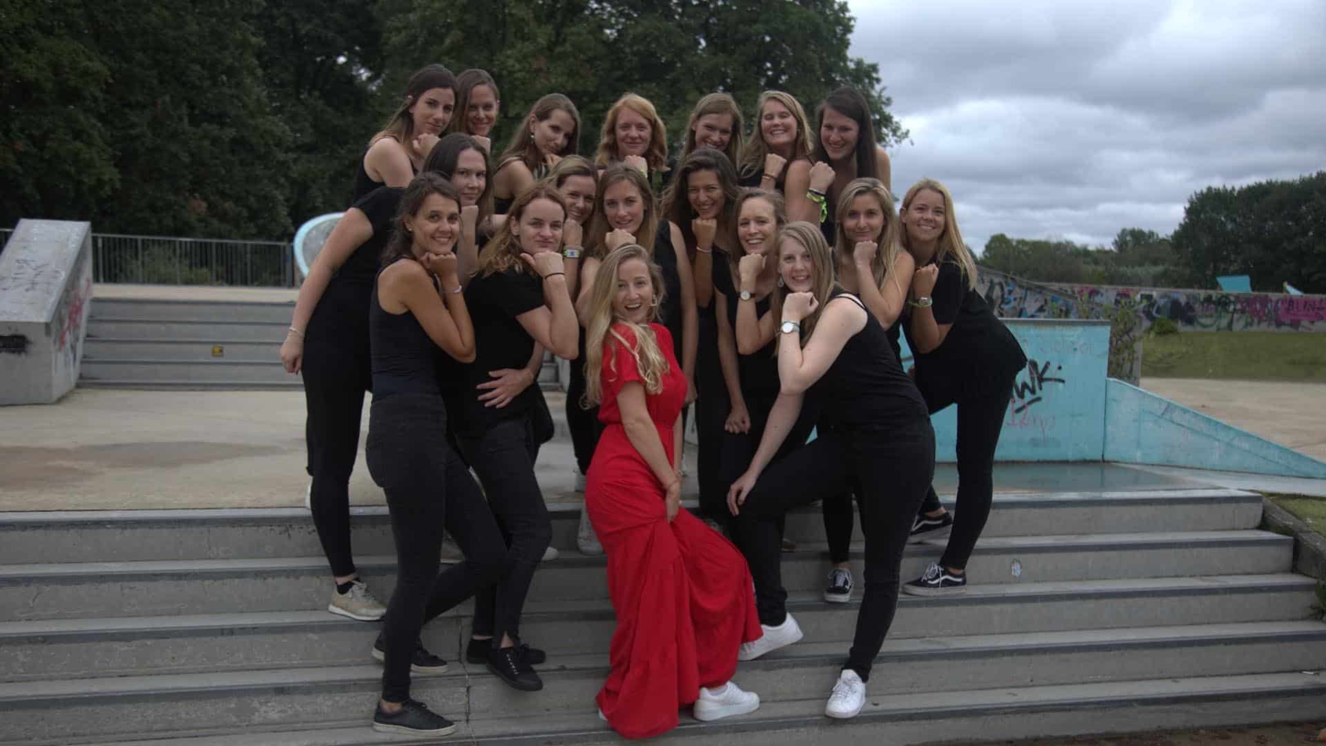 Deelnemers op de foto na hun vriendenuitje en groepsuitje.
